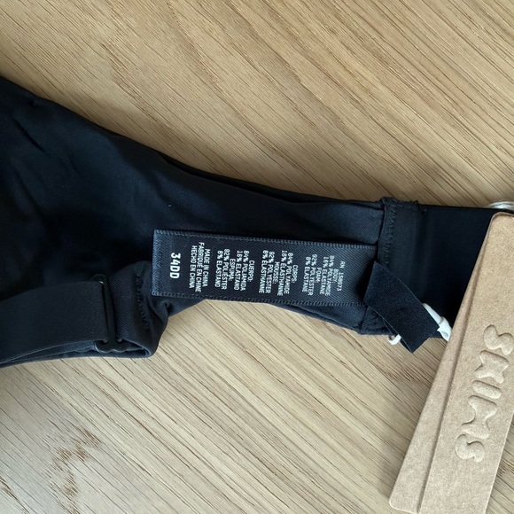 SKIMS Weightless Demi Bra - Picture 6 of 6